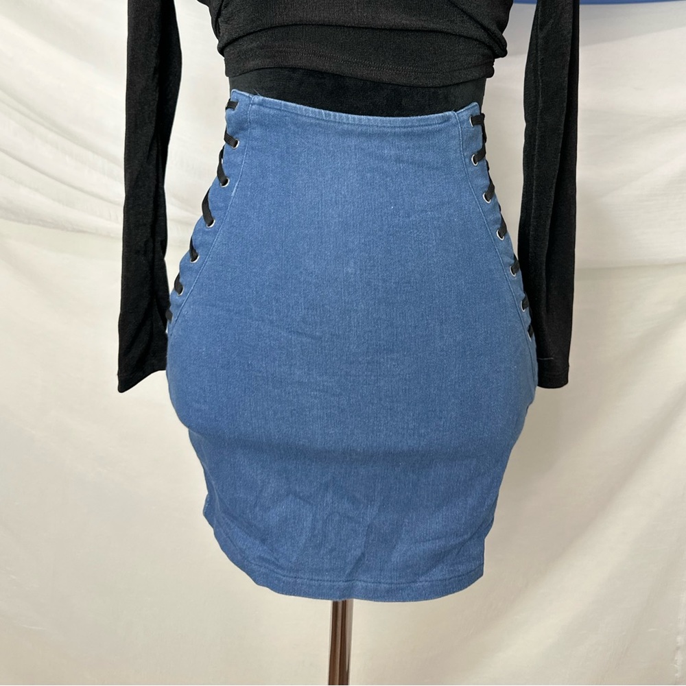 Small  blue opened hip skirt